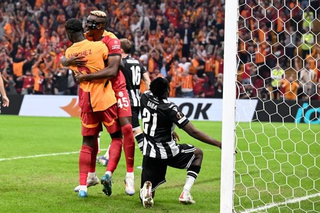 ISTANBUL - Galatasaray SK players celebrate the 1-0 during the UEFA Europa League match between Galatasaray SK and PAOK FC at the Ali Sami Yen Spor Kompleksi stadium on Sept. 25, 2024 in Istanbul, Turkey. ANP Hollandse Hoogte UEFA Europa League 2024 25 League Phase MD1 2024 25 xVIxANPxSportx xGerritxvanxKeulenxIVx 509372848 originalFilename: 509372848.jpg
