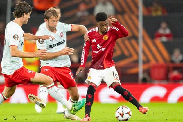 Old Trafford MANCHESTER, ENGLAND - SEPTEMBER 25: Amad Diallo of Manchester Utd. (R) in action during the UEFA Europa League 2024 25 League Phase MD 1 match between Manchester United, ManU v FC Twente at Old Trafford on September 25, 2024 in Manchester, England. (Photo by Richard Callis SPP) (Richard Callis SPP) Copyright: xRichardxCallis SPPx spp-en-RiCa-RC4_RIC_ManchesterUtd_Twente_25Sep2024_EN053