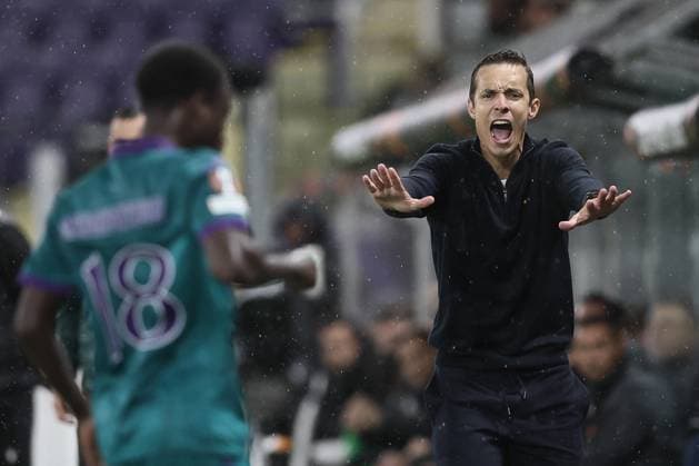 Anderlecht s head coach ad-interim David Hubert reacts during a soccer game between Belgian RSC Anderlecht and Hungarian Ferencvarosi TC, on Wednesday 25 September 2024 in Brussels, on the opening day of the League phase of the UEFA Europa League tournament. BRUNOxFAHY  x101373786x