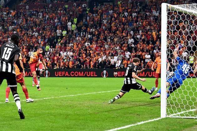 ISTANBUL - Yunus Akgun of Galatasaray SK makes it 2-1 during the UEFA Europa League match between Galatasaray SK and PAOK FC at the Ali Sami Yen Spor Kompleksi stadium on Sept. 25, 2024 in Istanbul, Turkey. ANP Hollandse Hoogte UEFA Europa League 2024 25 League Phase MD1 2024 25 xVIxANPxSportx xGerritxvanxKeulenxIVx 509375478 originalFilename: 509375478.jpg