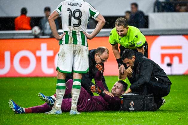 RSC Anderlecht v Ferencvaros - UEFA Europa League ANDERLECHT, BELGIUM - SEPTEMBER 25 : Coosemans Colin goalkeeper of RSC Anderlecht injured during the UEFA Europa League match, League phase - Matchday 1, between RSC Anderlecht and Ferencvaros on September 25, 2024 in Anderlecht, Belgium, 25 09 2024 Anderlecht Belgium  Copyright: xPeterxDexVoechtx
