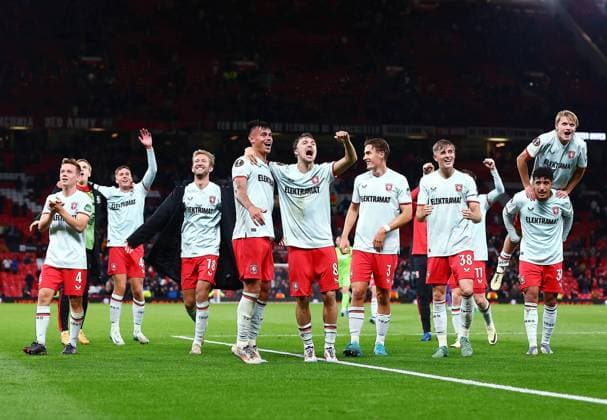FC Twente players celebrate at the end of the match Manchester United, ManU v FC Twente, UEFA Europa League, Group Stage, Football, Old Trafford, Manchester, UK, 25 Sep 2024 EDITORIAL USE ONLY No use with unauthorised audio, video, data, fixture lists, club league logos or live services. Online in-match use limited to 120 images, no video emulation. No use in betting, games or single club league player publications. Copyright: xMattxWest Shutterstockx 14735174bl