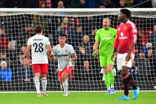 MANCHESTER, Stadium Old Trafford, 25-09-2024 , season 2024 2025, UEFA FIFA internationaal , Europa League , during the match Manchester United, ManU - Twente , FC Twente goalkeeper Lars Unnerstall , FC Twente player Mees Hilgers and FC Twente player Bart van Rooij after the draw Manchester United - Twente  x26340029x Copyright: