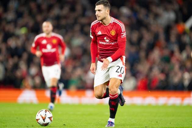 Old Trafford MANCHESTER, ENGLAND - SEPTEMBER 25: Diogo Dalot of Manchester Utd. runs with the ball during the UEFA Europa League 2024 25 League Phase MD 1 match between Manchester United, ManU v FC Twente at Old Trafford on September 25, 2024 in Manchester, England. (Photo by Richard Callis SPP) (Richard Callis SPP) Copyright: xRichardxCallis SPPx spp-en-RiCa-RC4_RIC_ManchesterUtd_Twente_25Sep2024_EN083