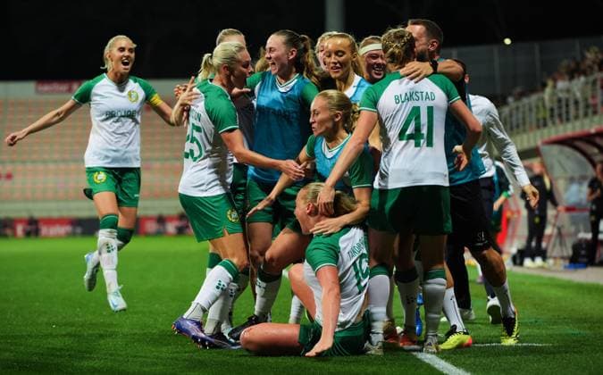 240925 Players of Hammarby celebrate during the UEFA Women s Champions League football match between Benfica and Hammarby on September 25, 2024 in Lisbon Photo Gualter Fatia BILDBYRAN kod XZ XZ0190 fotboll football soccer fotball champions league benfica hammarby dam bbeng  Copyright: GUALTERxFATIA BB240925ZF012