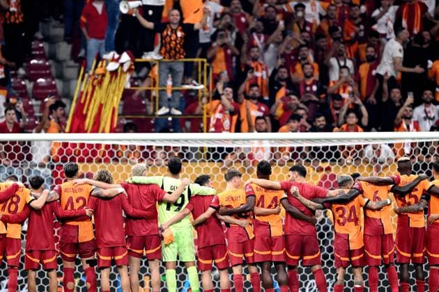 ISTANBUL - Galatasaray SK players after the UEFA Europa League match between Galatasaray SK and PAOK FC at the Ali Sami Yen Spor Kompleksi stadium on Sept. 25, 2024 in Istanbul, Turkey. ANP Hollandse Hoogte UEFA Europa League 2024 25 League Phase MD1 2024 25 xVIxANPxSportx xGerritxvanxKeulenxIVx 509377311 originalFilename: 509377311.jpg