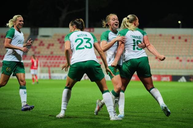 240925 Players of Hammarby celebrate during the UEFA Women s Champions League football match between Benfica and Hammarby on September 25, 2024 in Lisbon Photo Gualter Fatia BILDBYRAN kod XZ XZ0190 fotboll football soccer fotball champions league benfica hammarby dam bbeng  Copyright: GUALTERxFATIA BB240925ZW007