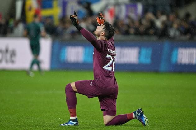 240925 RSC Anderlecht vs Ferencvaros goalkeeper Colin Coosemans (26) of Anderlecht celebrates after winning the Europa League matchday 1 in the league phase game in the 2024-2025 season between Royal Sporting Club Anderlecht and Ferencvaros on September 25 , 2024 in Anderlecht, Belgium. (Photo by David Catry Isosport ) ANDERLECHT BELGIUM  Copyright: xx 482165