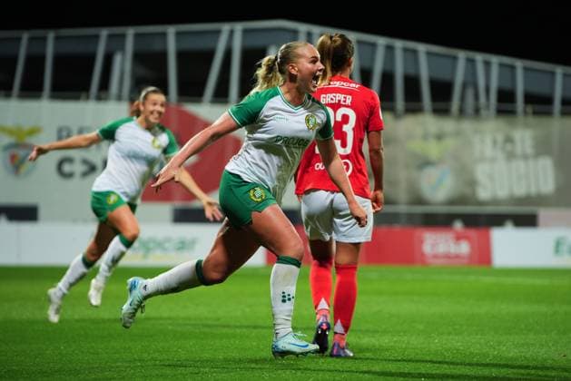 240925 Cathinka Tandberg of Hammarby celebrates during the UEFA Women s Champions League football match between Benfica and Hammarby on September 25, 2024 in Lisbon Photo Gualter Fatia BILDBYRAN kod XZ XZ0190 fotboll football soccer fotball champions league benfica hammarby dam bbeng celebrate celebration  Copyright: GUALTERxFATIA BB240925ZY006