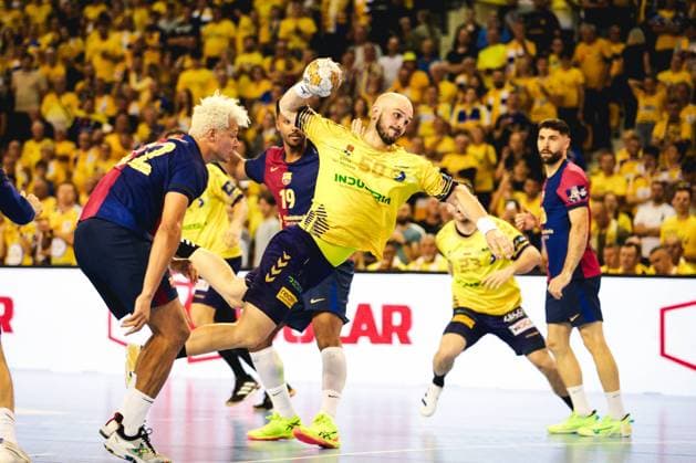 Sport Themen der Woche KW39 Sport Bilder des Tages 2024.09.25 Kielce Pilka reczna, Liga Mistrzow Industria Kielce - Barca Barcelona N z Artsem Karalek Foto Marta Badowska PressFocus 2024.09.25 Kielce Handball, Champions League Artsem Karalek Credit: Marta Badowska PressFocus NEWSPIX.PL --- Newspix.pl  20240925PF_MA11246
