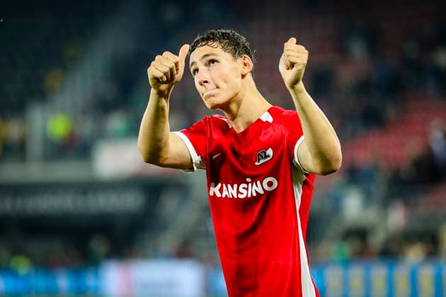 ALKMAAR 25 09 2024, AFAS Stadium UEFA Europa League, season 2024 2025 during the match AZ Elfsborg Final score 3 2 AZ player Ruben van Bommel celebrating the win fotboll football soccer fotball uefa europa league az alkmaar elfsborg bbeng  Copyright: SONNYxLENSEN BB240925ZX008