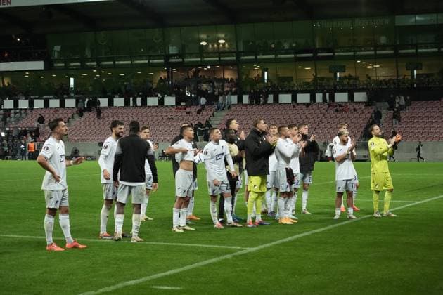 Europa League, FC Midtjylland vs TSG 1899 Hoffenheim 26 09 2024, MCH Arena, Herning, Europa League, FC Midtjylland vs TSG 1899 Hoffenheim , in the picture The Hoffenheim players celebrate the point won with the fans traveling with them Herning MCH Arena Denmark ,EDITORIAL USE ONLY