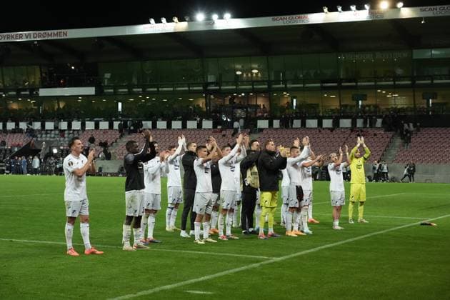 Europa League, FC Midtjylland vs TSG 1899 Hoffenheim 26 09 2024, MCH Arena, Herning, Europa League, FC Midtjylland vs TSG 1899 Hoffenheim , in the picture The Hoffenheim players celebrate the point won with the fans traveling with them Herning MCH Arena Denmark ,EDITORIAL USE ONLY