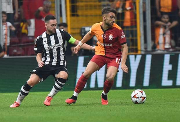 Yunus Akgun (R) of Galatasaray and Andrija Zivkovic (L) of Paok during the UEFA Europa League 2024 25 League match between Galatasaray and PAOK at Rams Park Stadium on September 25, 2024 in Istanbul, Turkey. Istanbul Turkey Copyright: xSeskimphotox Galatasaray-Paok-25924 (44)
