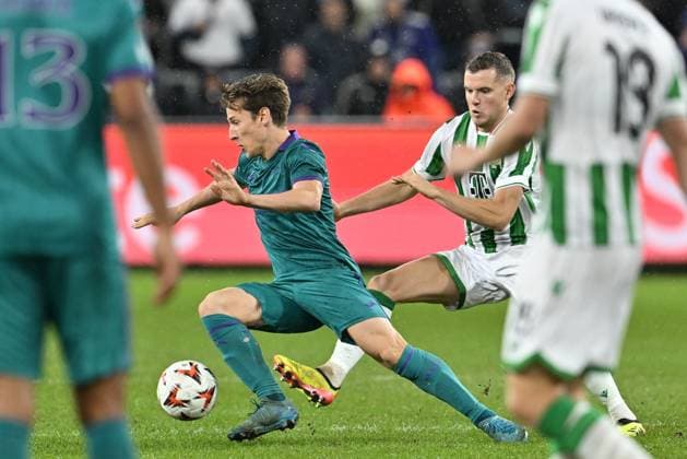 240925 RSC Anderlecht vs Ferencvaros Yari Verschaeren (10) of Anderlecht fighting for the ball with Philippe Rommens (88) of Ferencvaros during the Europa League matchday 1 in the league phase game in the 2024-2025 season between Royal Sporting Club Anderlecht and Ferencvaros on September 25 , 2024 in Anderlecht, Belgium. (Photo by David Catry Isosport ) ANDERLECHT BELGIUM  Copyright: xx 482260