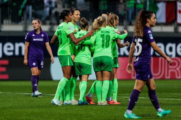 UEFA Womens Champions League VfL Wolfsburg Fiorentina Women s FC 25 09 2024 Vivien Endemann cheers for 2-0 VfL Wolfsburg, 25 UEFA Womens Champions League VfL Wolfsburg Fiorentina Women s FC Wolfsburg, AOK Stadion on 25 09 2024 Copyright: xBEAUTIFULxSPORTS Wunderlx