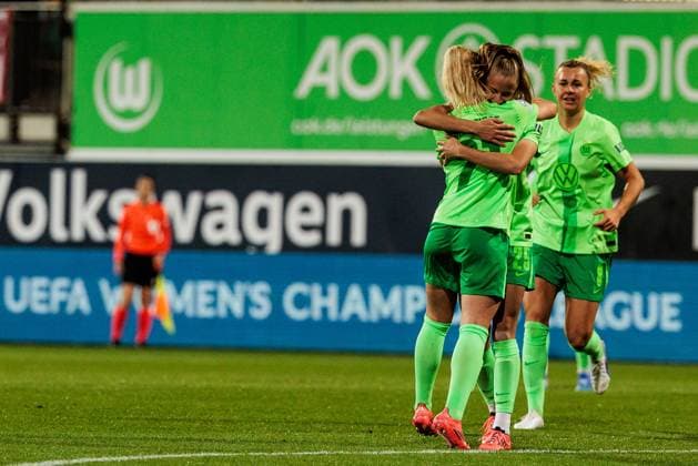 UEFA Womens Champions League VfL Wolfsburg Fiorentina Women s FC 25 09 2024 Vivien Endemann cheers to 3-0 VfL Wolfsburg, 25 UEFA Womens Champions League VfL Wolfsburg Fiorentina Women s FC Wolfsburg, AOK Stadion on 25 09 2024 Copyright: xBEAUTIFULxSPORTS Wunderlx