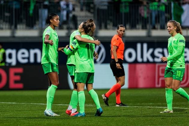 UEFA Womens Champions League VfL Wolfsburg Fiorentina Women s FC 25 09 2024 Vivien Endemann cheers for 2-0 VfL Wolfsburg, 25 UEFA Womens Champions League VfL Wolfsburg Fiorentina Women s FC Wolfsburg, AOK Stadion on 25 09 2024 Copyright: xBEAUTIFULxSPORTS Wunderlx