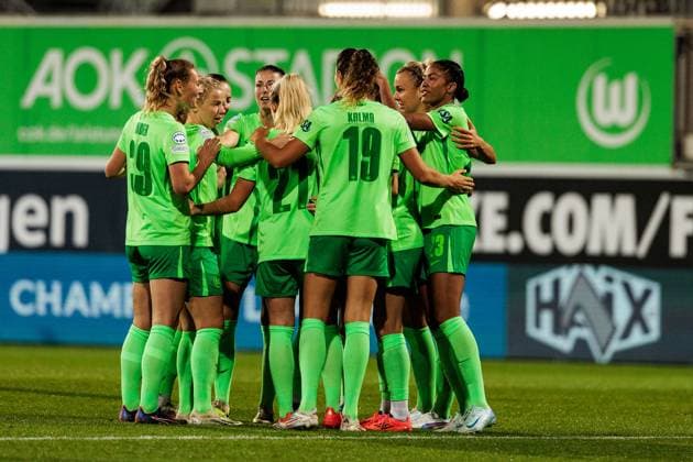 UEFA Womens Champions League VfL Wolfsburg Fiorentina Women s FC 25 09 2024 Vivien Endemann cheers to 3-0 VfL Wolfsburg, 25 UEFA Womens Champions League VfL Wolfsburg Fiorentina Women s FC Wolfsburg, AOK Stadion on 25 09 2024 Copyright: xBEAUTIFULxSPORTS Wunderlx