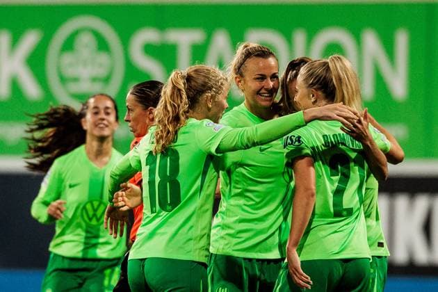 UEFA Womens Champions League VfL Wolfsburg Fiorentina Women s FC 25 09 2024 Vivien Endemann cheers to 3-0 VfL Wolfsburg, 25 UEFA Womens Champions League VfL Wolfsburg Fiorentina Women s FC Wolfsburg, AOK Stadion on 25 09 2024 Copyright: xBEAUTIFULxSPORTS Wunderlx