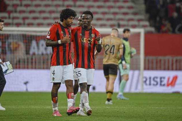 Midfielder NDAYISHIMIYE Youssouf (OGC Nice) speak to Defender DANTE (OGC Nice). OGC Nice (FRA) vs Real Sociedad (ESP), C3 J1 Europa League in Allianz Riviera Stadium, NICE, France, on 25 September 2024. FOOTBALL : OGC Nice vs Real sociedad - Europa League - C3 - J1 - 09 25 24 FredDides Panoramic 