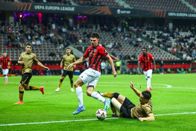 25th September 2024 - UEFA EUROPA LEAGUE - MATCH 1 - SEASON 2024 2025 - OGC NICE vs REAL SOCIEDAD - ALLIANZ RIVIERA STADIUM louchet (tom) tackles by zubeldia (igor) NICE FRANCE Copyright: xSPORTPIXPRESSx xFREDxPORCUx