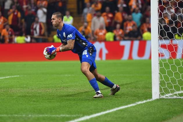 Goalkeeper Dominik Kotarski of Paok during the UEFA Europa League 2024 25 League match between Galatasaray and PAOK at Rams Park Stadium on September 25, 2024 in Istanbul, Turkey. Istanbul Turkey Copyright: xSeskimphotox Galatasaray-Paok-25924 (216)