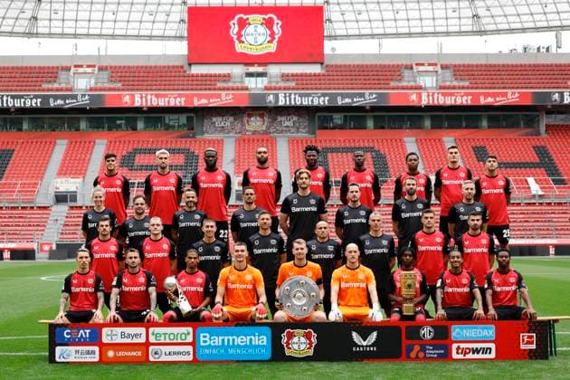 Leverkusen, Germany, Germany 1 Soccer Bundesliga, team photo on 25 09 2024 at the Bay Arena in Leverkusen Bayer 04 Leverkusen 1 BL, portrait date 204 2025, team photo,hi row from left Piero Martin HINCAPIE LEV Robert ANDRICH LEV Victor BONIFACE LEV Jonathan TAH LEV Edmond TAPSOBA LEV Nordi MUKIELE LEV Jeanuel BELOCIAN LEV Patrik SCHICK LEV Exequiel PALACIOS LEV 3 row from left Sports scientist Prisca VOLMARY Athletic trainer Daniel JOUVIN Athletic trainer Ismael Camenforte LOPEZ Athletic trainer Jonas RATH Athletic trainer Markus MÜLLER Co-coach analysis Marcel DAUM Analyst licensed player department Simon LACKMANN Head of Sports Science and Athletics Dr Malte KRÜGER 2nd row from left Jonas HOFMANN LEV Florian WIRTZ LEV Co Trainer Alberto ENCINAS LEV Trainer Xabi ALONSO LEV Co Trainer Sebastian PARRILLA LEV Goalkeeper Trainer David THIEL Granit XHAKA LEV Martin TERRIER LEV 1 row from left Alejandro GRIMALDO LEV Aleix GARCIA LEV Amine ADLI LEV Matej KOVAR LEV Goalkeeper Lukas HRADECKY LEV Niklas LOMB LEV Jeremie FRIMPONG LEV ARTHUR LEV Nathan TELLA LEV Photo Norbert Schmidt, Duesseldorf