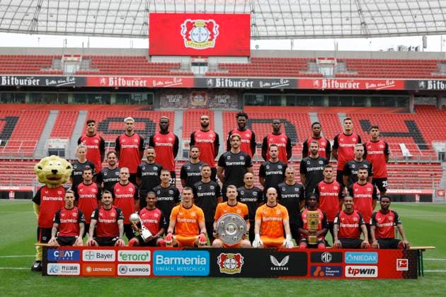 Leverkusen, Germany, Germany 1 Soccer Bundesliga, team photo on 25 09 2024 at the Bay Arena in Leverkusen Bayer 04 Leverkusen 1 BL, portrait date 204 2025, team photo,hi row from left Piero Martin HINCAPIE LEV Robert ANDRICH LEV Victor BONIFACE LEV Jonathan TAH LEV Edmond TAPSOBA LEV Nordi MUKIELE LEV Jeanuel BELOCIAN LEV Patrik SCHICK LEV Exequiel PALACIOS LEV 3 row from left Sports scientist Prisca VOLMARY Athletic trainer Daniel JOUVIN Athletic trainer Ismael Camenforte LOPEZ Athletic trainer Jonas RATH Athletic trainer Markus MÜLLER Co-coach analysis Marcel DAUM Analyst licensed player department Simon LACKMANN Head of Sports Science and Athletics Dr Malte KRÜGER 2nd row from left Jonas HOFMANN LEV Florian WIRTZ LEV Co Trainer Alberto ENCINAS LEV Trainer Xabi ALONSO LEV Co Trainer Sebastian PARRILLA LEV Goalkeeper Trainer David THIEL Granit XHAKA LEV Martin TERRIER LEV 1 row from left Alejandro GRIMALDO LEV Aleix GARCIA LEV Amine ADLI LEV Matej KOVAR LEV Goalkeeper Lukas HRADECKY LEV Niklas LOMB LEV Jeremie FRIMPONG LEV ARTHUR LEV Nathan TELLA LEV Photo Norbert Schmidt, Duesseldorf