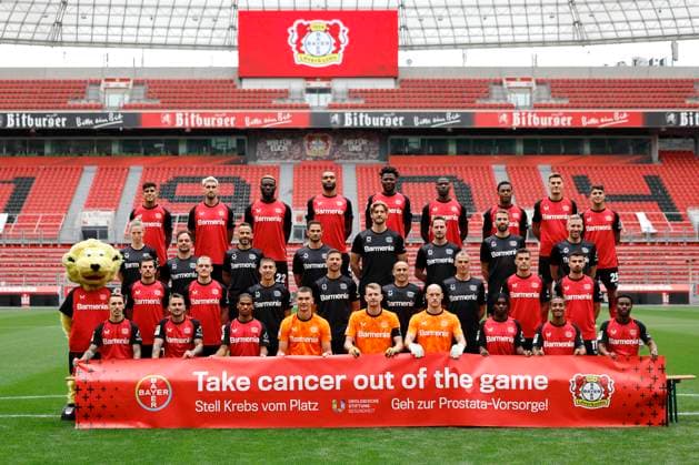 Leverkusen, Germany, Germany 1 Soccer Bundesliga, team photo on 25 09 2024 at the Bay Arena in Leverkusen Bayer 04 Leverkusen 1 BL, portrait date 204 2025, team photo,hi row from left Piero Martin HINCAPIE LEV Robert ANDRICH LEV Victor BONIFACE LEV Jonathan TAH LEV Edmond TAPSOBA LEV Nordi MUKIELE LEV Jeanuel BELOCIAN LEV Patrik SCHICK LEV Exequiel PALACIOS LEV 3 row from left Sports scientist Prisca VOLMARY Athletic trainer Daniel JOUVIN Athletic trainer Ismael Camenforte LOPEZ Athletic trainer Jonas RATH Athletic trainer Markus MÜLLER Co-coach analysis Marcel DAUM Analyst licensed player department Simon LACKMANN Head of Sports Science and Athletics Dr Malte KRÜGER 2nd row from left Jonas HOFMANN LEV Florian WIRTZ LEV Co Trainer Alberto ENCINAS LEV Trainer Xabi ALONSO LEV Co Trainer Sebastian PARRILLA LEV Goalkeeper Trainer David THIEL Granit XHAKA LEV Martin TERRIER LEV 1 row from left Alejandro GRIMALDO LEV Aleix GARCIA LEV Amine ADLI LEV Matej KOVAR LEV Goalkeeper Lukas HRADECKY LEV Niklas LOMB LEV Jeremie FRIMPONG LEV ARTHUR LEV Nathan TELLA LEV Photo Norbert Schmidt, Duesseldorf