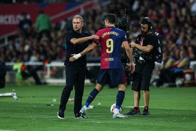 Robert Lewandowski FC Barcelona talks with Hansi Flick FC Barcelona during the LaLiga match between FC Barcelona and Getafe CF at Olimpic Lluis Companys on September 25, 2024 in Barcelona, Spain Photo by Xavi Bonilla DeFodi Images Defodi 674 20240925 XB3 5647 1 Defodi-674