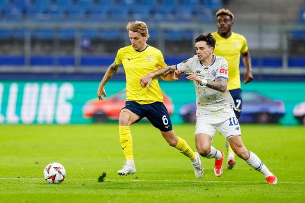 Hamburg, September 25, 2024 Football, UEFA Europa League 2024 25, Dynamo Kiev Lazio Rome Nicolo Rovella Lazio Rome, 6 , Mykola Shaparenko Dynamo Kiev, 10