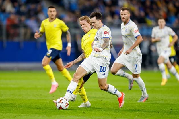 Hamburg, September 25, 2024 Football, UEFA Europa League 2024 25, Dynamo Kiev Lazio Rome Nicolo Rovella Lazio Rome, 6 , Mykola Shaparenko Dynamo Kiev, 10