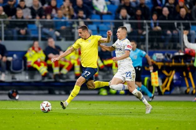 Hamburg, September 25, 2024 Football, UEFA Europa League 2024 25, Dynamo Kyiv Lazio Roma Adam Marusic Lazio Roma, 77 , Vladyslav Kabaiev Dynamo Kyiv, 22