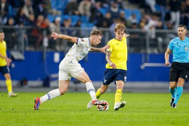 Hamburg, September 25, 2024 Football, UEFA Europa League 2024 25, Dynamo Kyiv Lazio Roma Volodymyr Brazhko Dynamo Kyiv, 6 , Nicolo Rovella Lazio Roma, 6