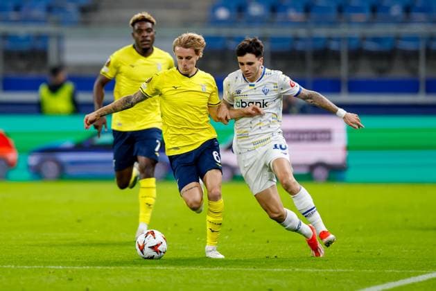 Hamburg, September 25, 2024 Football, UEFA Europa League 2024 25, Dynamo Kiev Lazio Rome Nicolo Rovella Lazio Rome, 6 , Mykola Shaparenko Dynamo Kiev, 10