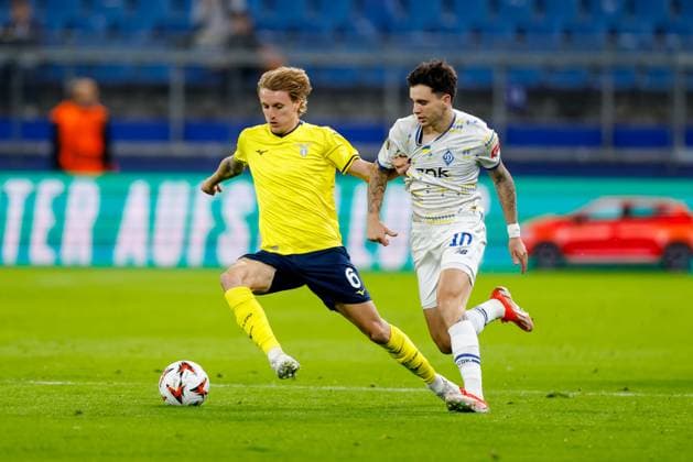Hamburg, September 25, 2024 Football, UEFA Europa League 2024 25, Dynamo Kiev Lazio Rome Nicolo Rovella Lazio Rome, 6 , Mykola Shaparenko Dynamo Kiev, 10