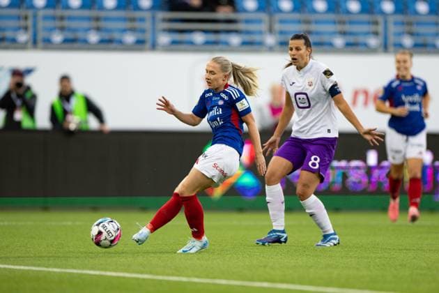 Oslo, Norway, September 25th 2024: Thea Bjelde (18 Valerenga) shoots the ball during the UEFA Womens Champions League round 2 football match between Valerenga and Anderlecht at Intility Arena in Oslo, Norway. (Ane Frosaker SPP) Copyright: xAnexFrosakerx xSPPx spp-en-AnFrSp-_F_27692