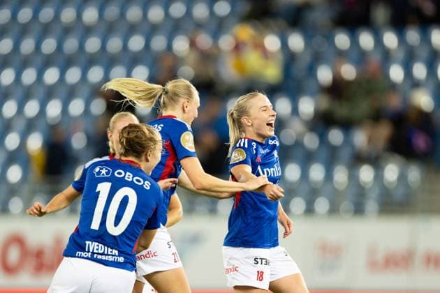 Oslo, Norway, September 25th 2024: Thea Bjelde (18 Valerenga) celebrates with her teammates after scoring during the UEFA Womens Champions League round 2 football match between Valerenga and Anderlecht at Intility Arena in Oslo, Norway. (Ane Frosaker SPP) Copyright: xAnexFrosakerx xSPPx spp-en-AnFrSp-_F_29127