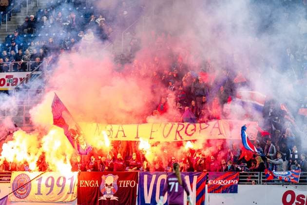 Oslo, Norway, September 25th 2024: Supporters of Valerenga use pyrotechnics during the UEFA Womens Champions League round 2 football match between Valerenga and Anderlecht at Intility Arena in Oslo, Norway. (Ane Frosaker SPP) Copyright: xAnexFrosakerx xSPPx spp-en-AnFrSp-_F_12096
