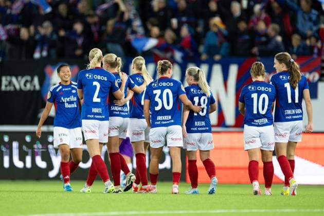 Oslo, Norway, September 25th 2024: Karina Saevik (21 Valerenga) celebrates with her teammates after scoring during the UEFA Womens Champions League round 2 football match between Valerenga and Anderlecht at Intility Arena in Oslo, Norway. (Ane Frosaker SPP) Copyright: xAnexFrosakerx xSPPx spp-en-AnFrSp-_F_29628