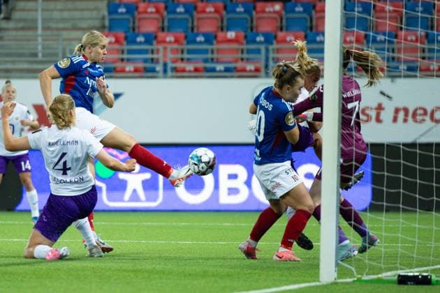 Oslo, Norway, September 25th 2024: Elise Hove Thorsnes (9 Valerenga) shoots the ball during the UEFA Womens Champions League round 2 football match between Valerenga and Anderlecht at Intility Arena in Oslo, Norway. (Ane Frosaker SPP) Copyright: xAnexFrosakerx xSPPx spp-en-AnFrSp-_F_11977
