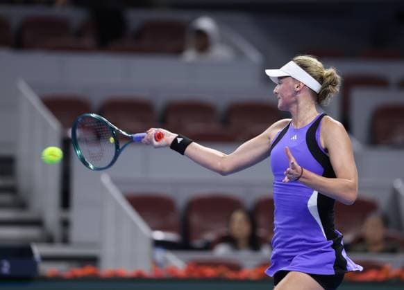(240926) -- BEIJING, Sept. 26, 2024 -- Ashlyn Krueger hits a return during the women s singles first round match between Wang Yafan of China and Ashlyn Krueger of the United States at 2024 China Open tennis tournament in Beijing, capital of China, Sept. 26, 2024. ) (SP)CHINA-BEIJING-TENNIS-CHINA OPEN-WOMEN S SINGLES-FIRST ROUND (CN) ZhangxChen 