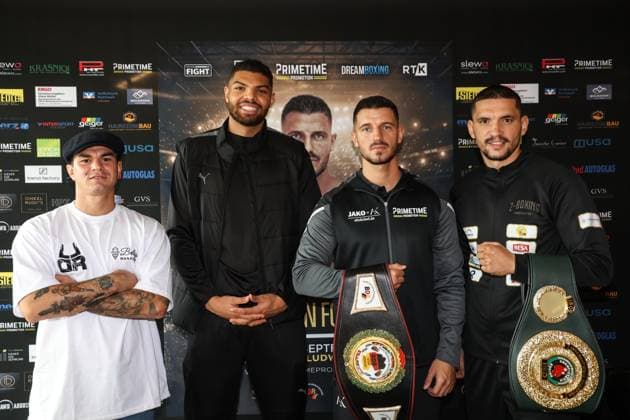 Sport Themen der Woche KW39 Sport Bilder des Tages Boxen: PrimeTime Promotion, Pressekonferenz, Bietigheim-Bissingen, 26.09.2024 v.l.: Leonardo di Stefano, Emanuel Odiase, Ardian Krasniqi (GER) und Altin Zogaj *** Boxing PrimeTime Promotion, Press conference, Bietigheim Bissingen, 26 09 2024 f l Leonardo di Stefano, Emanuel Odiase, Ardian Krasniqi GER and Altin Zogaj