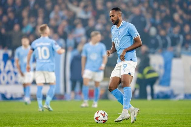 240926 Isaac Kiese Thelin of Malmö FF looks dejected after the 0 1 goal during the UEFA Europa League football match between Malmö FF and Rangers on September 26, 2024 in Malmö Photo Petter Arvidson BILDBYRAN kod PA PA0884 fotboll football soccer fotball uefa europa league malmö ff rangers bbeng depp  Copyright: PETTERxARVIDSON BB240926PA055