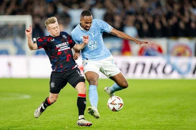 240926 Connor Barron of Rangers and Isaac Kiese Thelin of Malmö FF during the UEFA Europa League football match between Malmö FF and Rangers on September 26, 2024 in Malmö Photo Petter Arvidson BILDBYRAN kod PA PA0884 fotboll football soccer fotball uefa europa league malmö ff rangers bbeng  Copyright: PETTERxARVIDSON BB240926PA076