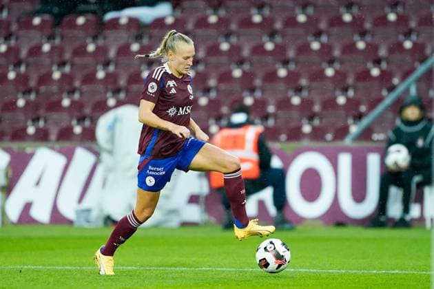 26 09 2024, Geneva, Stade de Geneve, UEFA Women s Champions League Servette FC Chônois Fôminin AS Roma, 9 Cassandra Korhonen Servette FC Chenois Feminin controls the ball Geneva Stade de Geneve Geneva Switzerland  Copyright: xJustPictures.ch DanielaxPorcellix