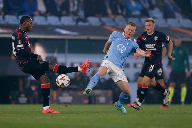 Rangers Neraysho Kazanwirjo and Malmös Anders Christiansen fighting for the ball during the Europa League football match between Malmö FF and Rangers FC at Malmö New Stadium in Malmo, Sweden September 26, 2024 MALMÖ SVERIGE ttexport x10600x  Copyright: xAndreasxHillergren TTx EUROPA LEAGUE MALMÖ FF-RANGERS FC