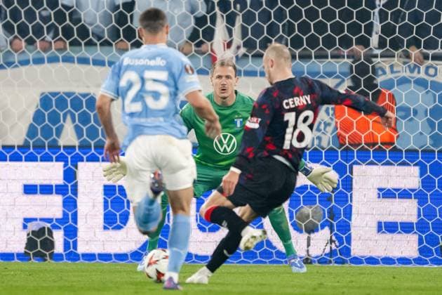 240926 Goalkeeper Johan Dahlin of Malmö FF during the UEFA Europa League football match between Malmö FF and Rangers on September 26, 2024 in Malmö Photo Petter Arvidson BILDBYRAN kod PA PA0884 fotboll football soccer fotball uefa europa league malmö ff rangers bbeng  Copyright: PETTERxARVIDSON BB240926PA083