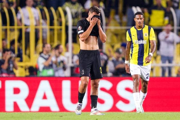 Fenerbahce SK v Royale Union Saint-Gilloise - UEFA Europa League ISTANBUL, TURKEY - SEPTEMBER 26 : Vanhoutte Charles midfielder of Royale Union Saint-Gilloise looks dejected after the 1-0 goal during the UEFA Europa League phase matchday 1 match between Fenerbahce SK and Royale Union Saint-Gilloise on September 26, 2024 in Istanbul, Turkey, 26 09 2024  Copyright: xTomasxSiskx